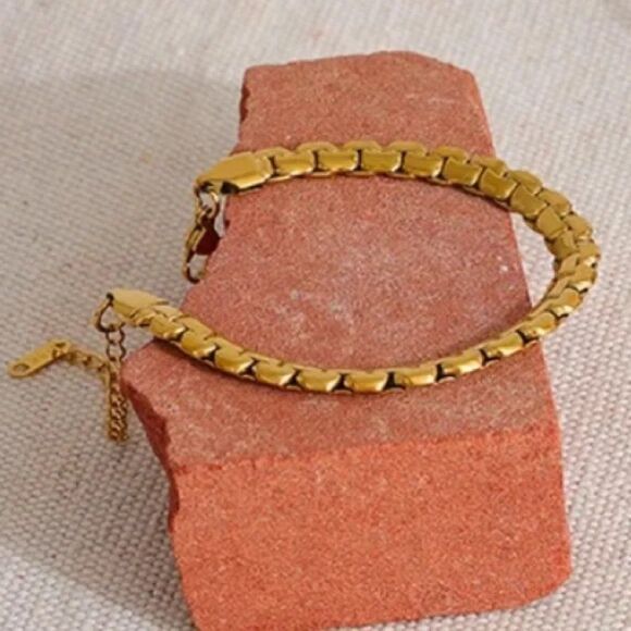 ⭐️New 18k Gold Thick Chain Bracelet - Picture 2 of 9